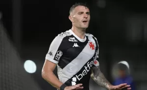 AA1Co36E-300x185 Luxemburgo desaprova Vegetti após derrota do Vasco