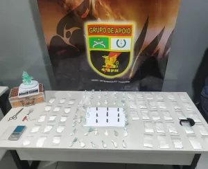 24.05-trafico-vg-300x244 Dupla é detida com 86 porções de cocaína durante ação da PM em Várzea Grande