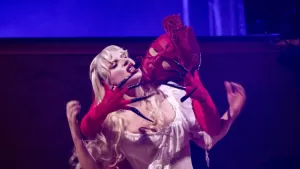 lady-gaga-mexico-e1745850774532-300x169 Fãs enfrentam filas para comprar areia de Copacabana durante show de Lady Gaga