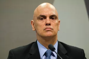 1200px-Alexandre_de_Moraes_na_sabatina_para_o_STF_6-300x200 EUA revogam vistos de Moraes e ministros do STF ligados a ações antidemocráticas, sob gestão Trump