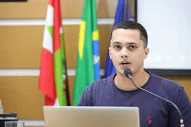 download-3 "Vereador de Joinville-SC acusa governo federal de financiar tráfico de drogas para moradores de rua"