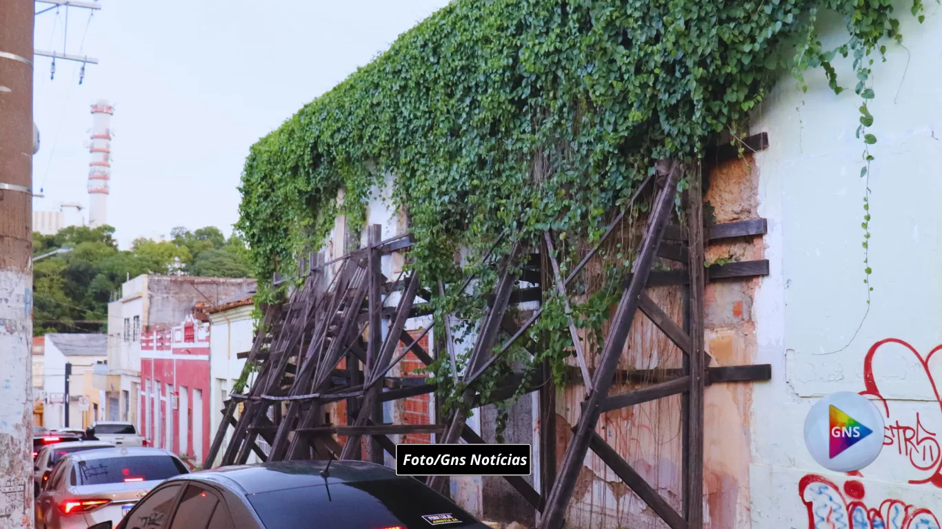 Foto-Gns-Noticias-3 “Casarões à Beira do Esquecimento: O Descaso que Devora o Patrimônio Histórico no Coração de Cuiabá”
