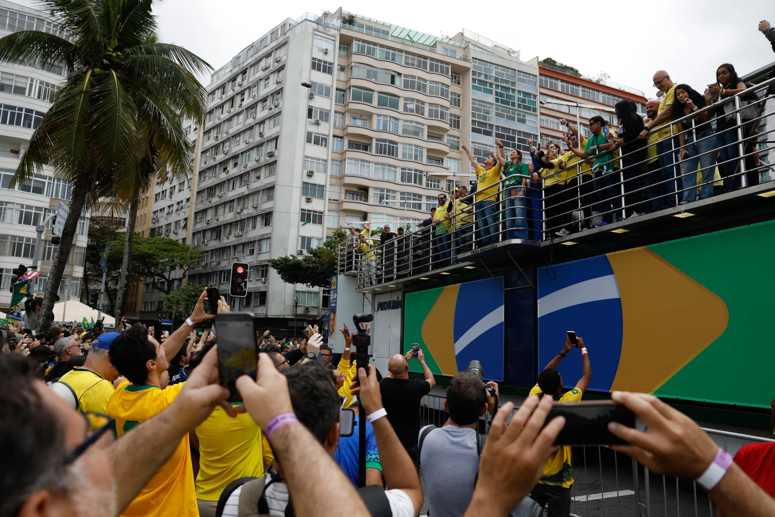 d6a7690-1-scaled Flávio Bolsonaro abre campanha presidencial em Copacabana e apresenta propostas para o Brasil