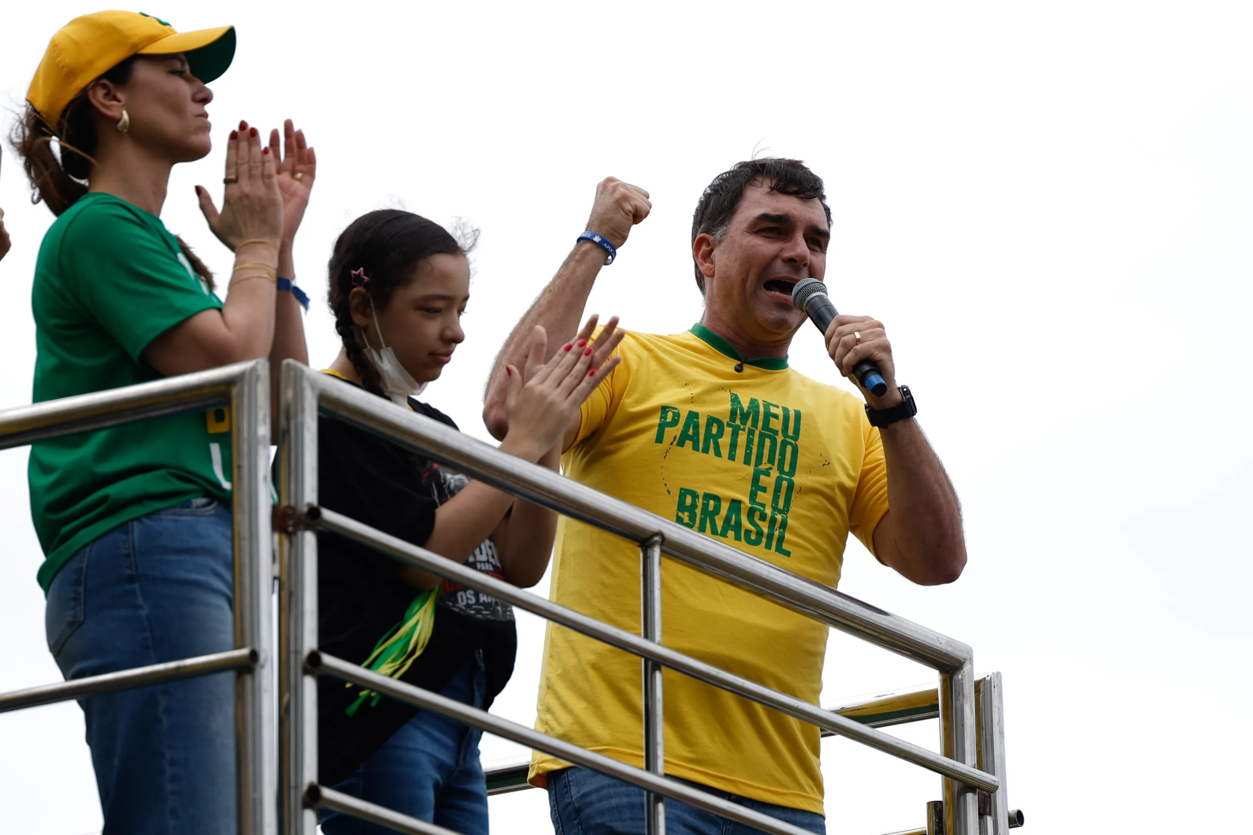 d6a8898-scaled Flávio Bolsonaro abre campanha presidencial em Copacabana e apresenta propostas para o Brasil