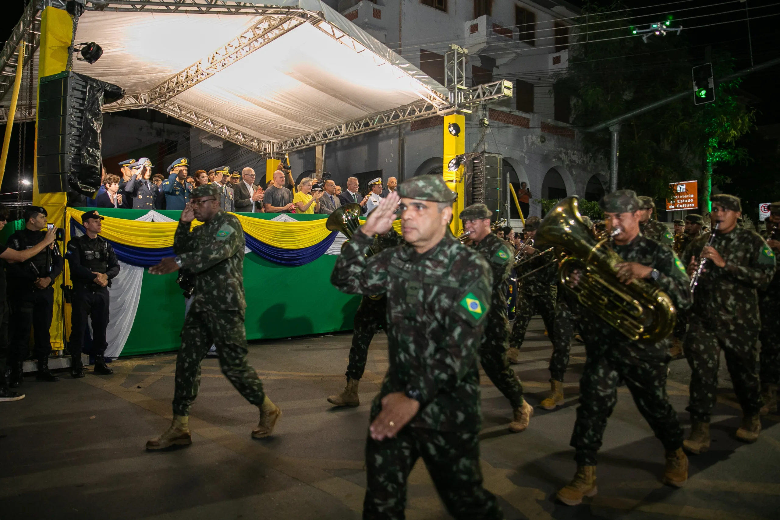 2026-09-08-09-58-foto9035-6aa014928e8da-scaled Cuiabá celebra a Independência do Brasil com desfile noturno que reúne cerca de 20 mil pessoas